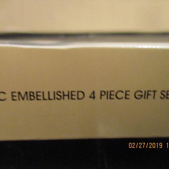 Avon Rare 4 Piece Gift Set - Picture 8 of 8